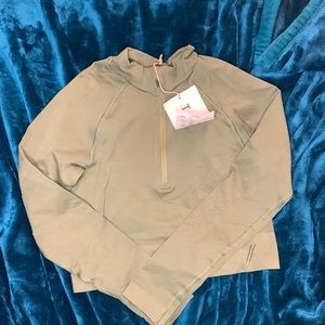 TALA ASTER SEAMLESS LONG SLEEVE CROP TOP - four leaf clover